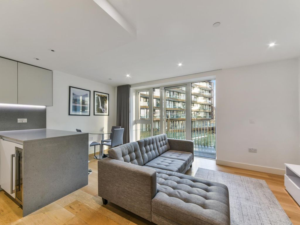 1 bed flat to rent in Admiralty House, London Dock, Wapping E1W, £2,999