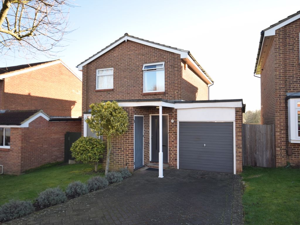 3 bed detached house to rent in Stapleton Road, Orpington BR6 Zoopla