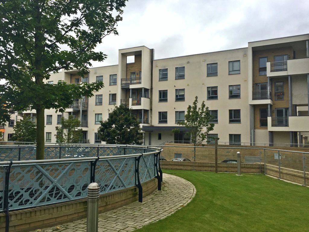 2 bed flat to rent in Glenalmond Avenue, Cambridge CB2, £1,750 pcm Zoopla