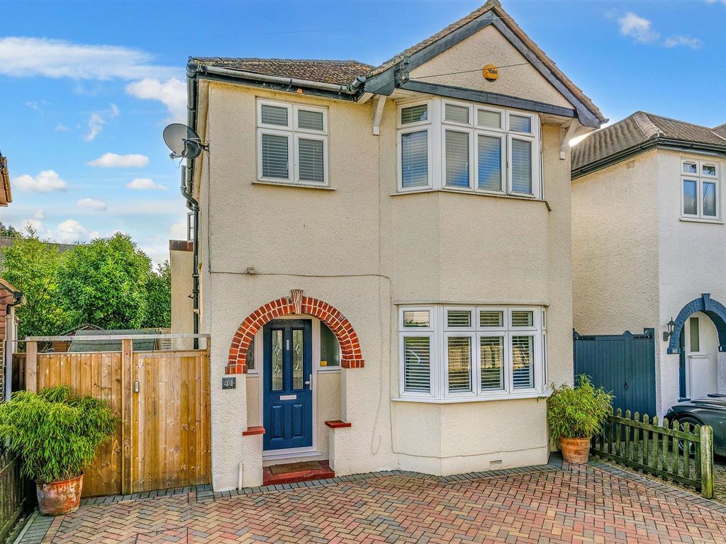 3 bed detached house for sale in Melrose Gardens, Hersham, WaltonOn
