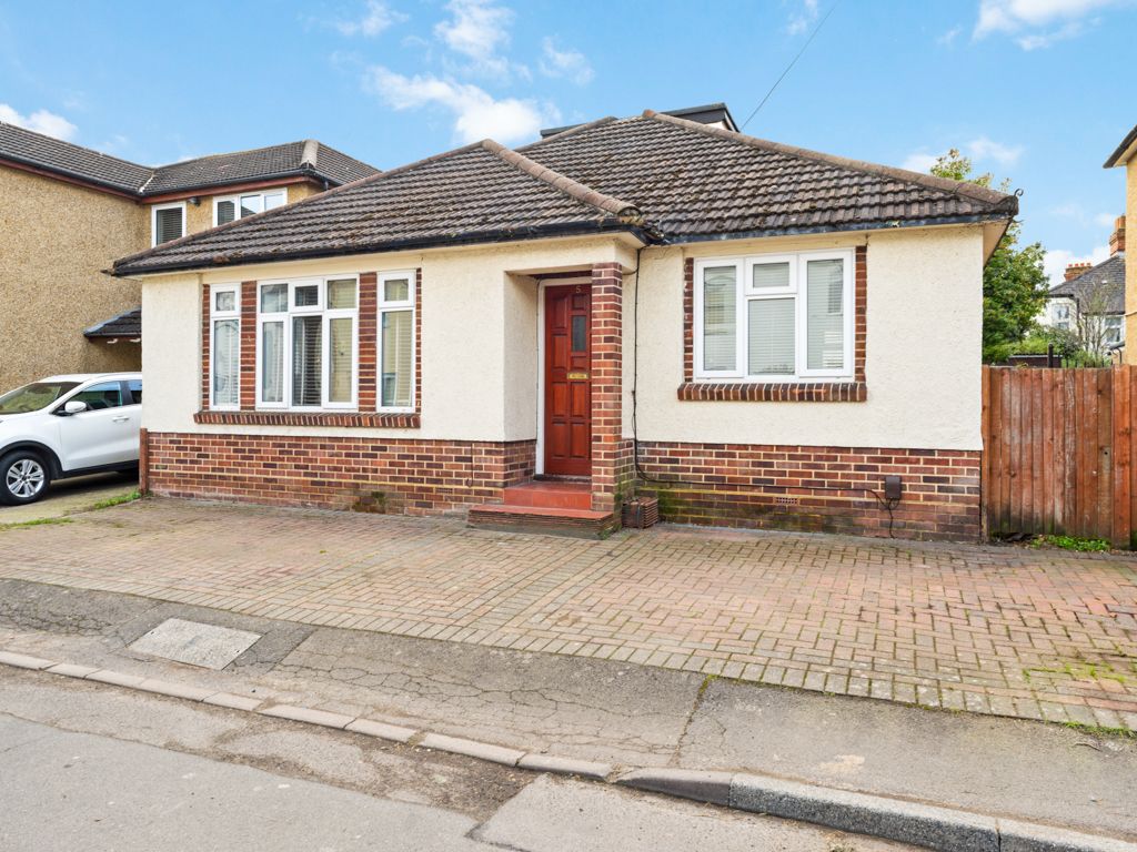 3 bed detached bungalow for sale in Station Road, Carshalton SM5 Zoopla