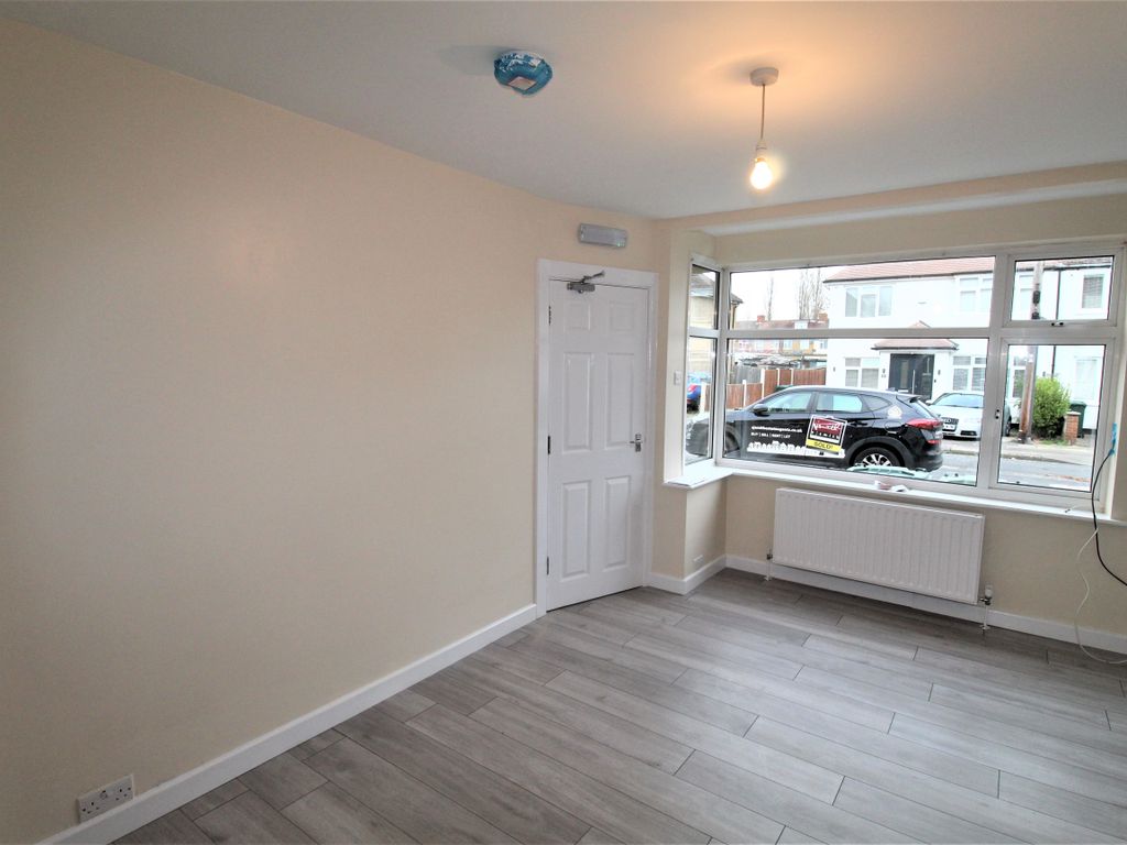Room to rent in Osborne Avenue, Stanwell, Staines TW19 Zoopla