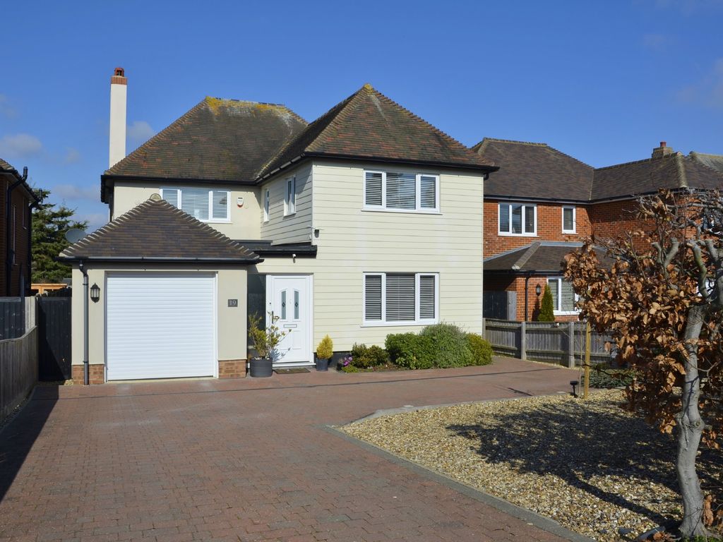 4 bed detached house for sale in Cliff Road, Old Felixstowe, Felixstowe