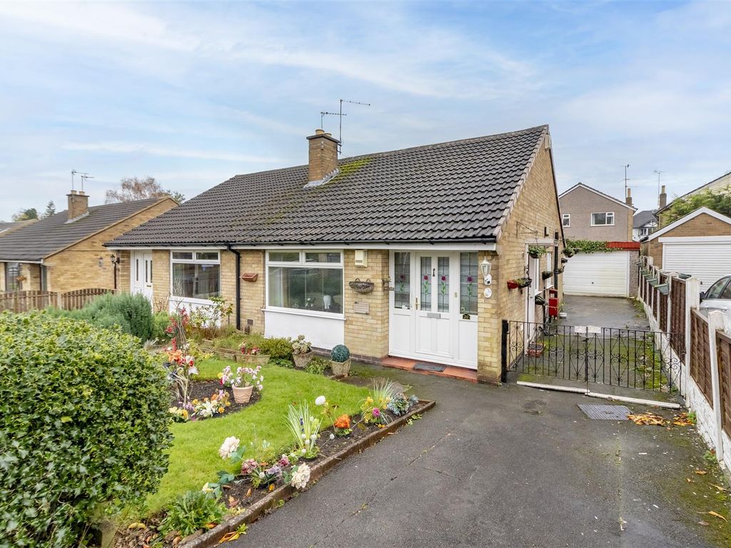2 bed semidetached bungalow for sale in Highwood Avenue, Moortown