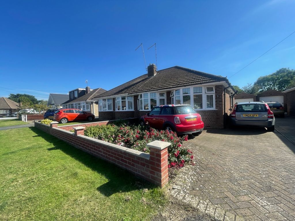 2 bed bungalow to rent in Bouverie Road, Hardingstone, Northampton NN4