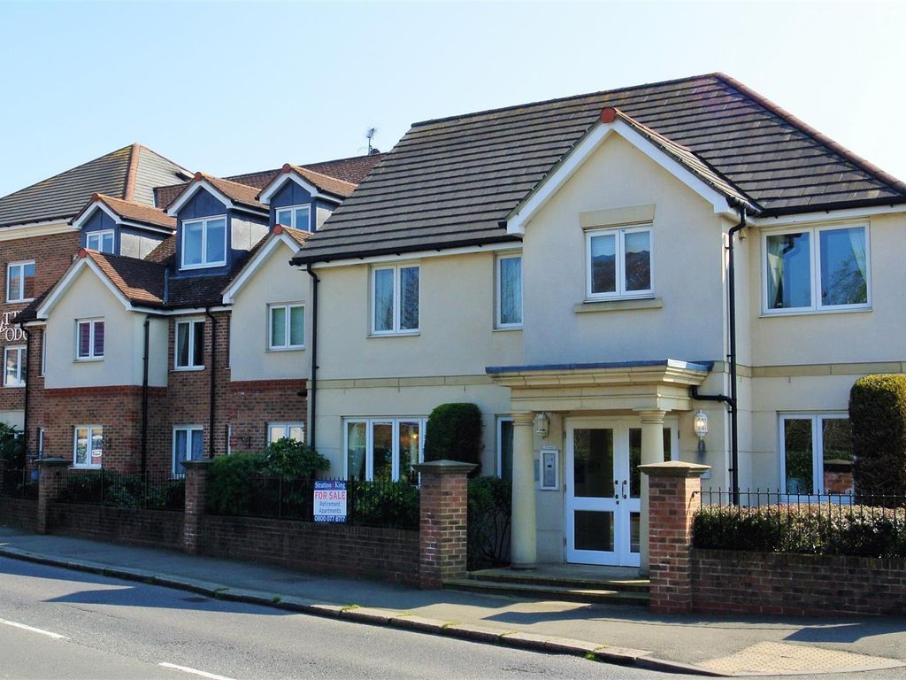 1 bed flat for sale in Matthews Lodge, Station Road, Addlestone KT15
