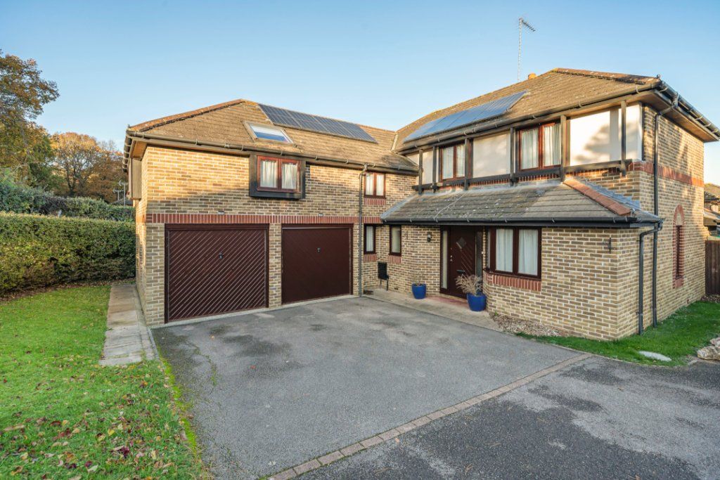 5 bed detached house for sale in Tarragon Close, Bracknell, Berkshire RG12, £899,950 Zoopla