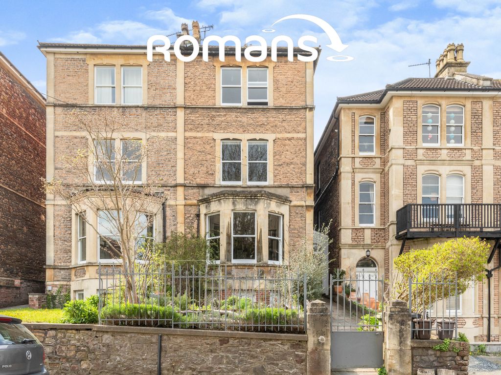 4 bed semidetached house to rent in Clifton Park Road, Clifton