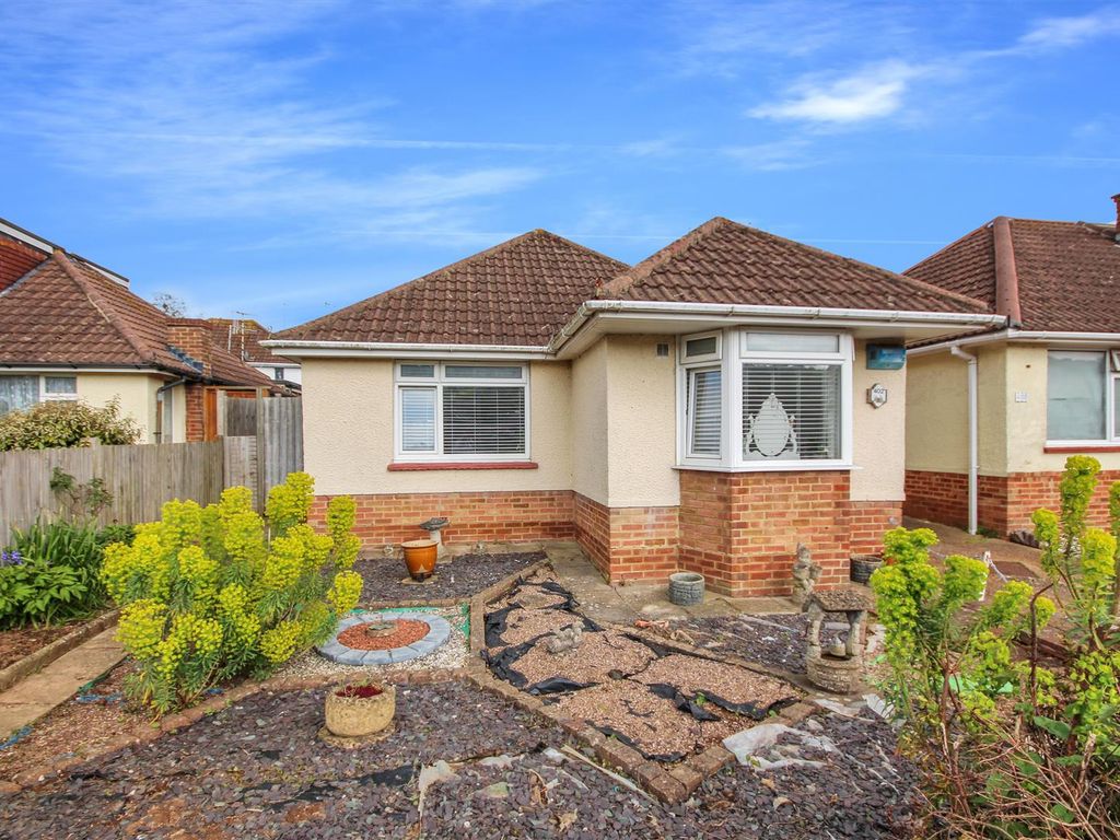 2 bed detached bungalow to rent in Mile Oak Road, Portslade, Brighton