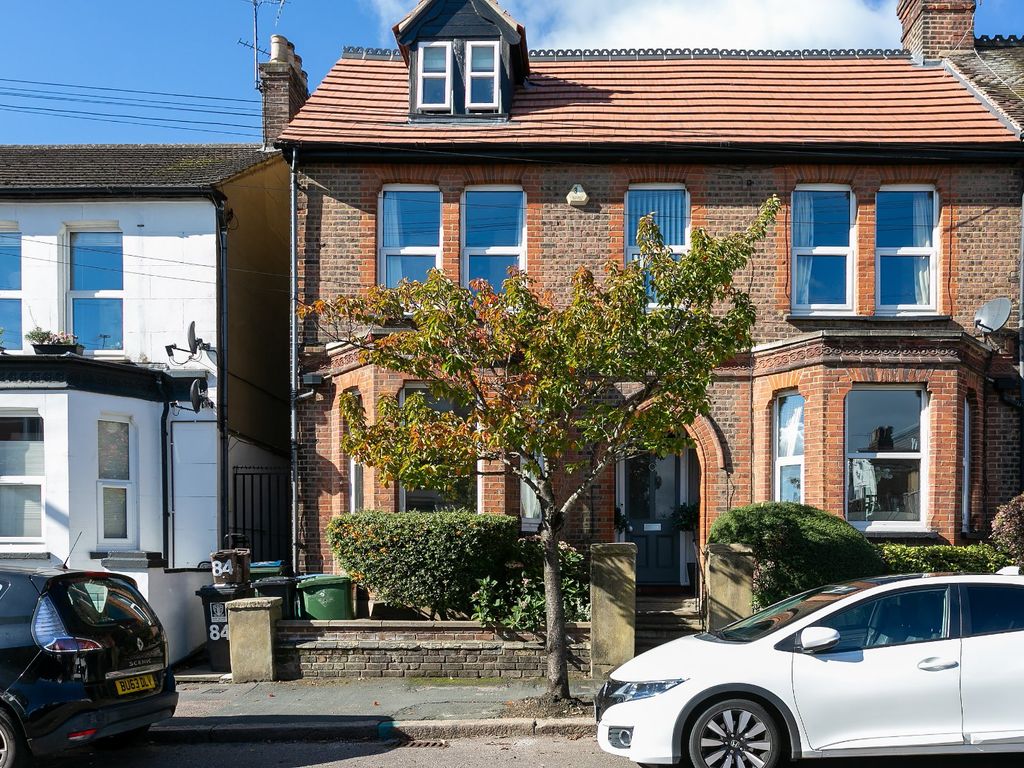5 bed semidetached house for sale in Gladstone Road, Watford