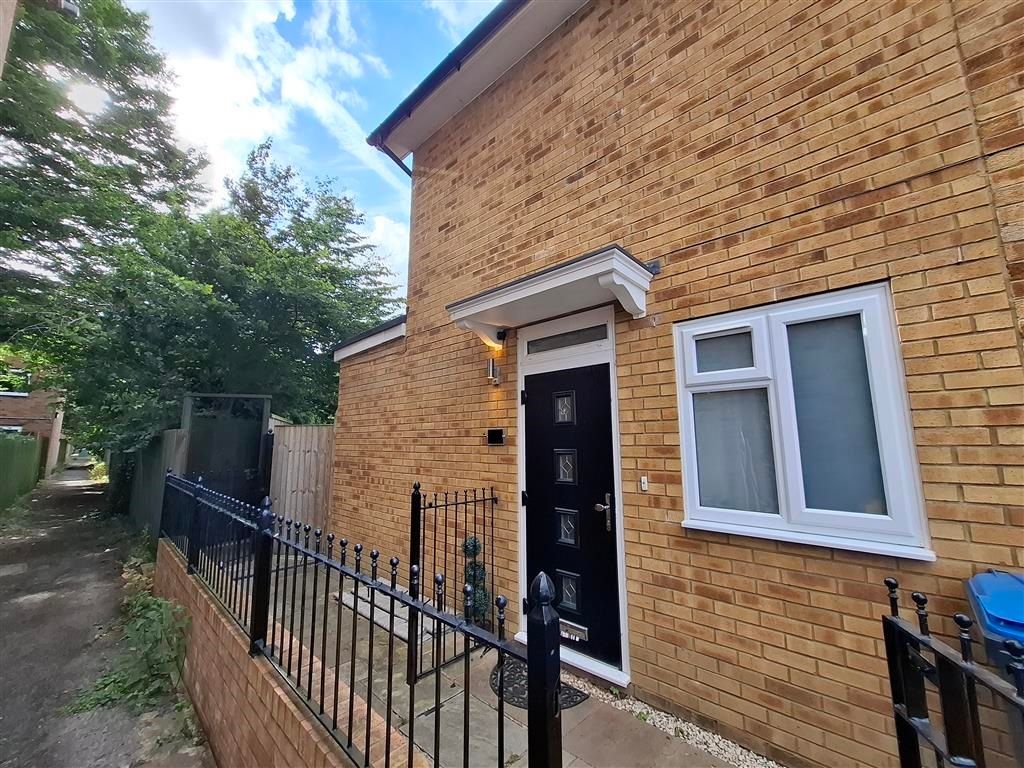 2 bed flat to rent in Windmill Road, Hemel Hempstead HP2, £1,400 pcm