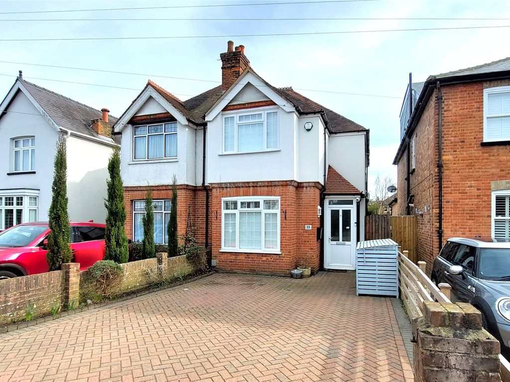 3 bed semidetached house for sale in Freelands Road, Cobham, Surrey