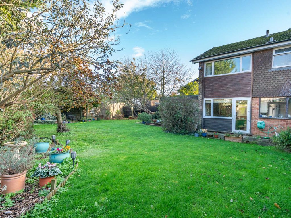 Pinewood Gardens, Boxmoor HP1  