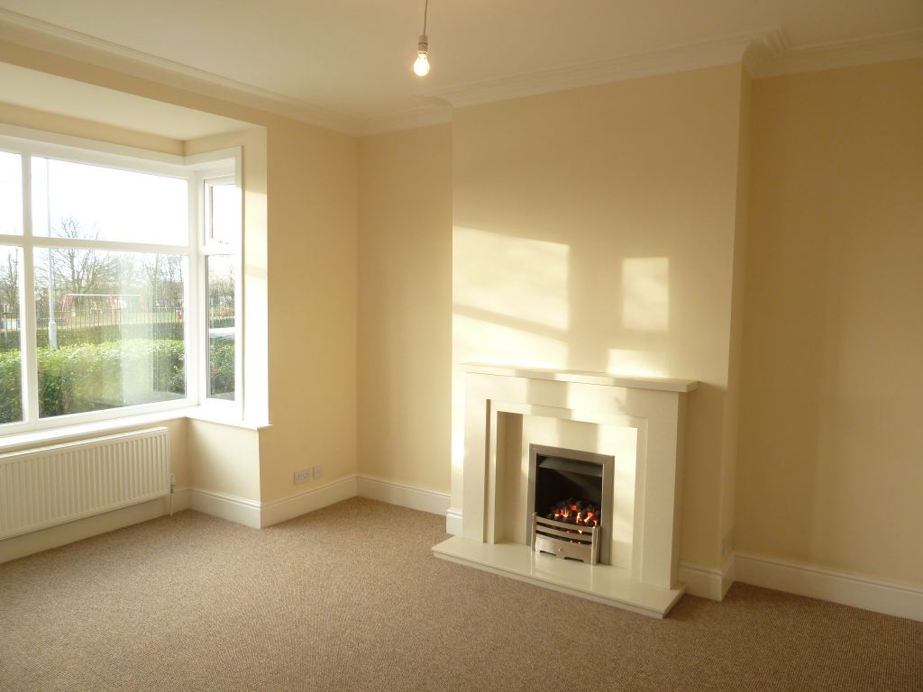 3 bed end terrace house to rent in Erskine Road, Chorley PR6, £850 pcm