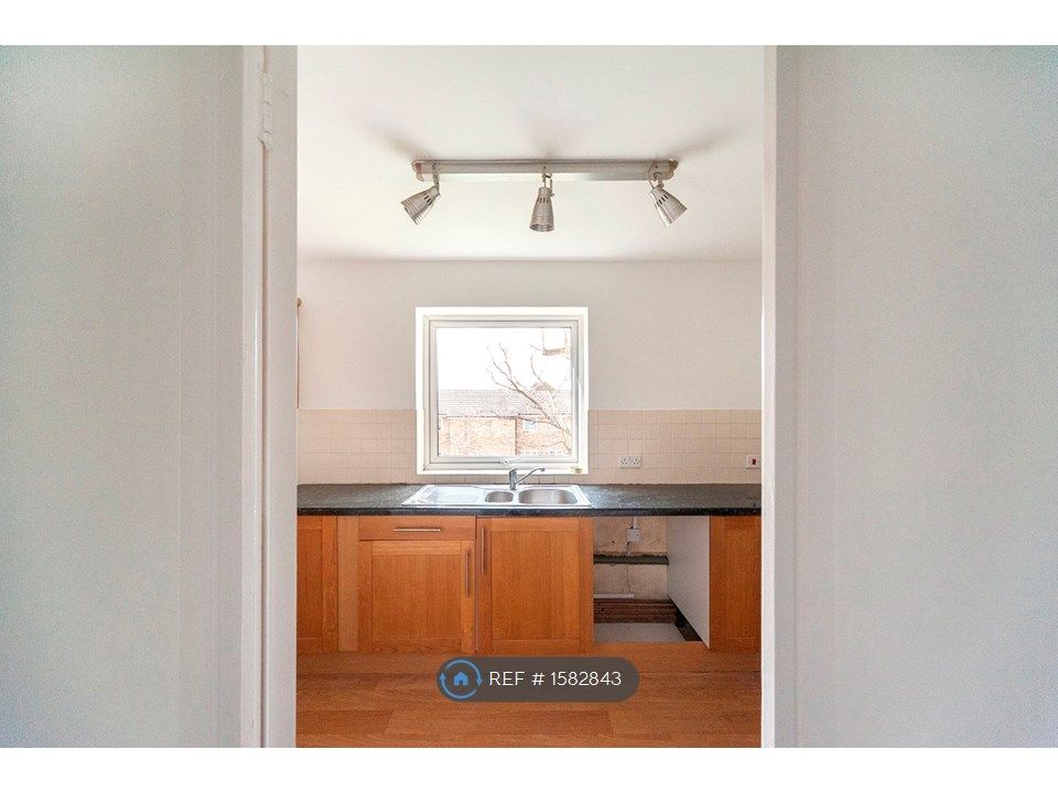 2 bed flat to rent in Ventnor Road, Sutton SM2 Zoopla