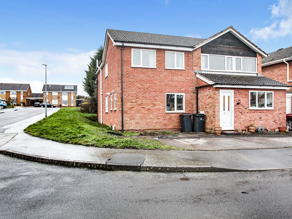 5 bed link detached house for sale in Montrose Drive, Nuneaton