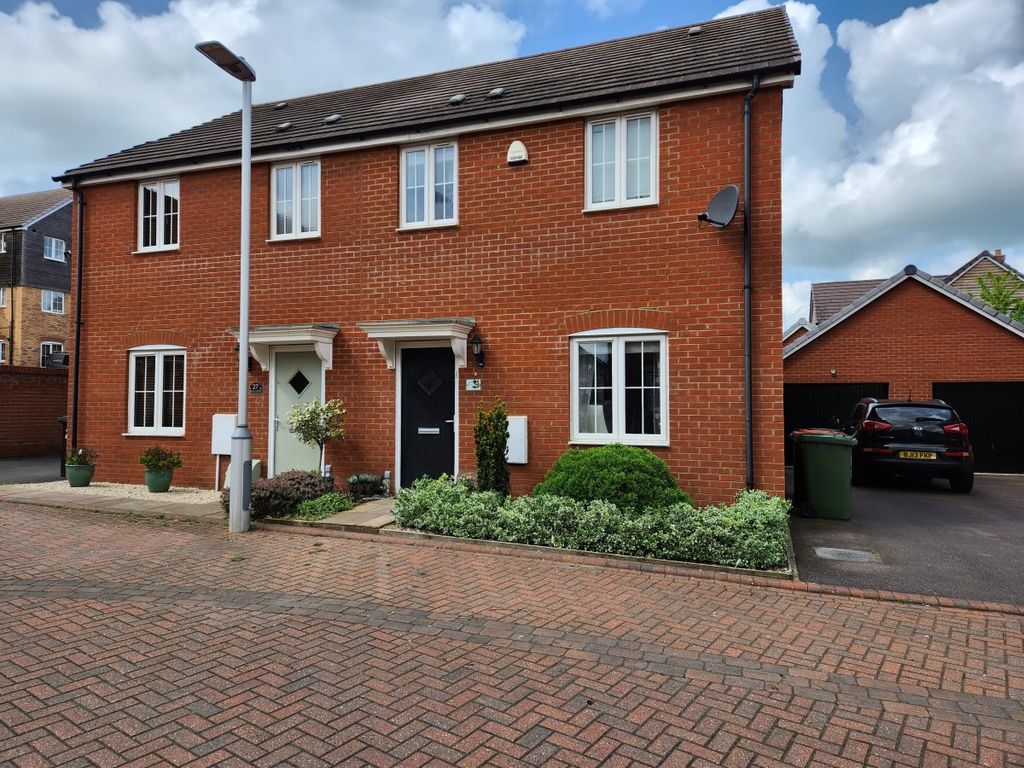 3 bed semidetached house to rent in Bacchus Gardens, Leighton Buzzard