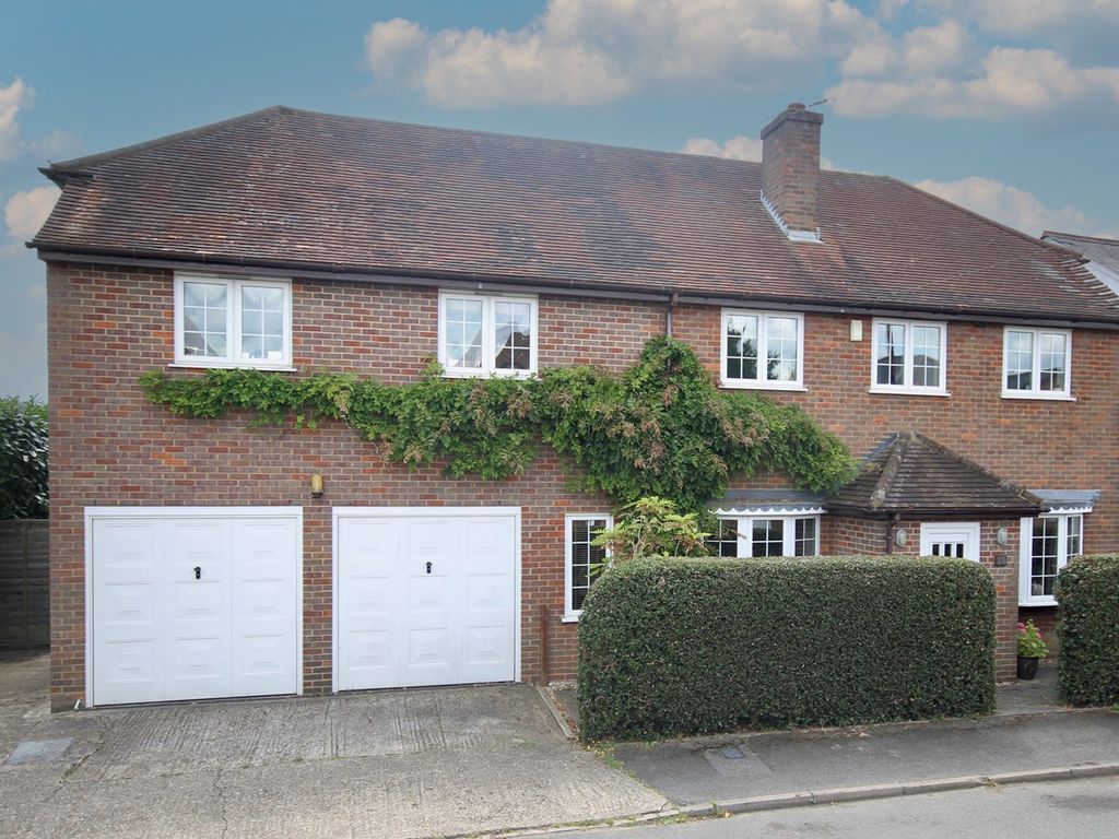 5 bed detached house for sale in Orchard Grove, Chalfont St Peter SL9