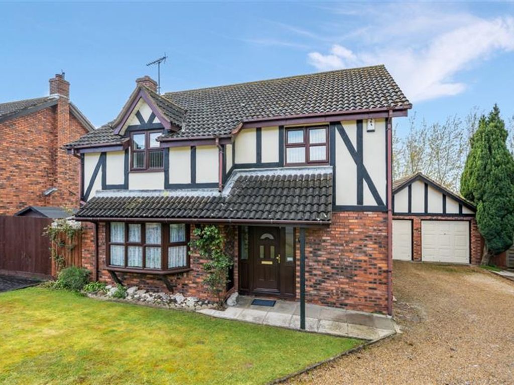 4 bed detached house for sale in 3 Hilltop Gardens, Horndean