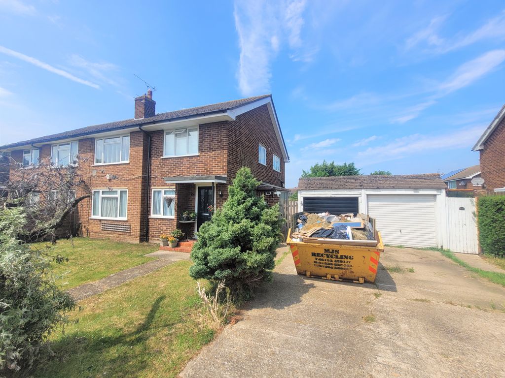 2 bed to rent in Laburnum Grove, Langley, Slough SL3 Zoopla