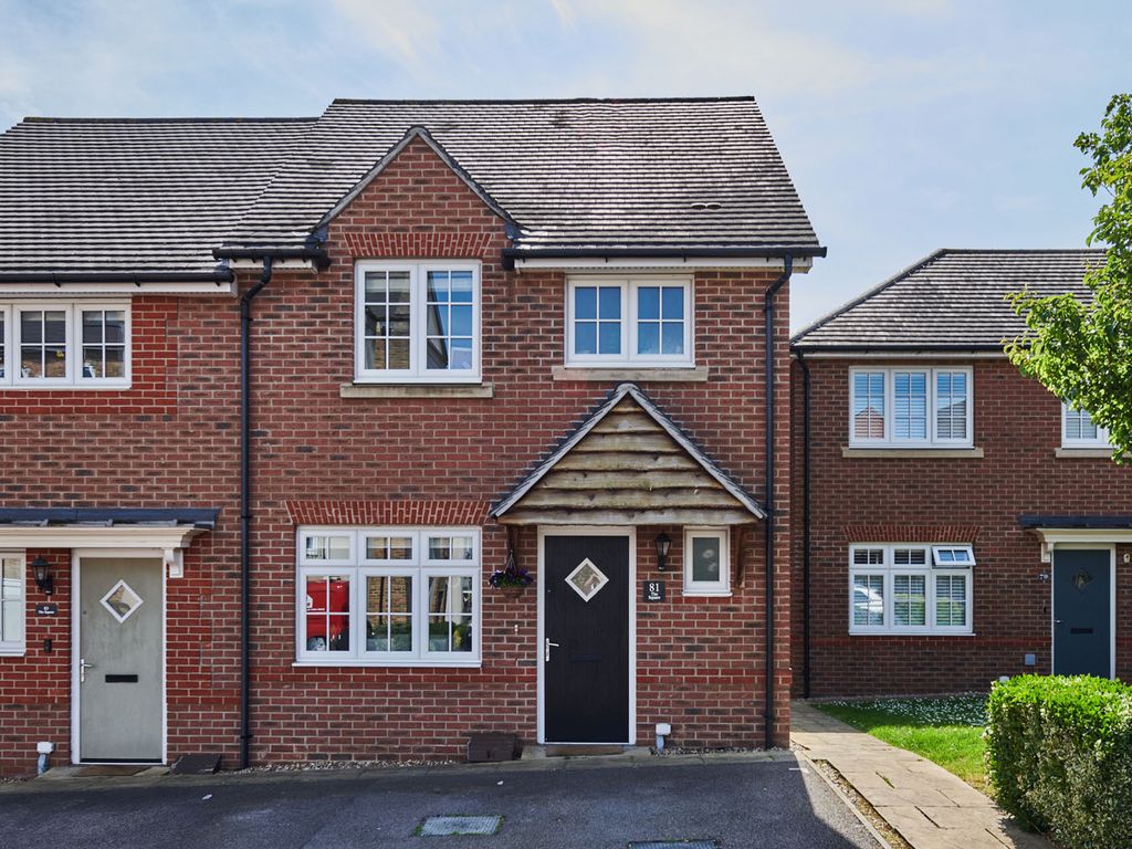 3 bed end terrace house to rent in The Square, Loughton, Essex IG10