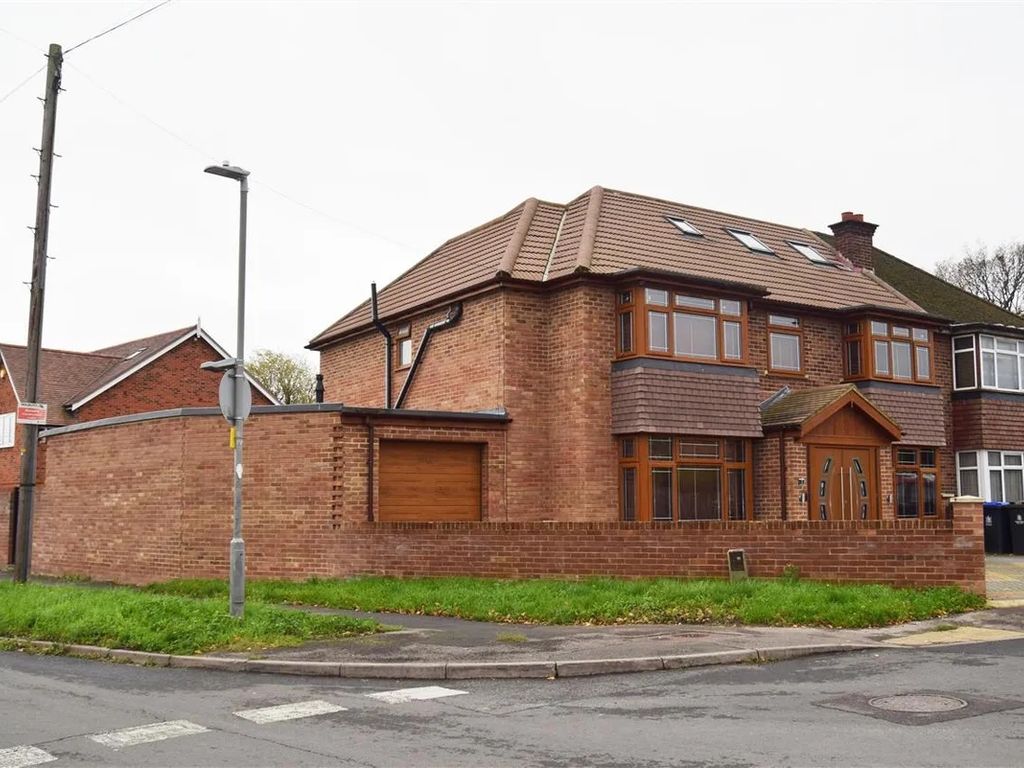 Coopers Row, Iver SL0  