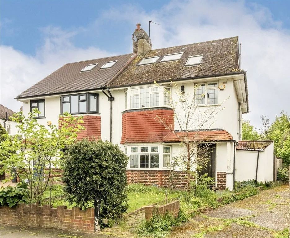 5 bed semidetached house to rent in Thornton Road, London SW12, £4,200