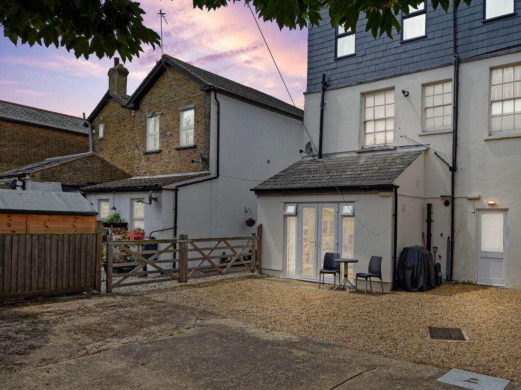 2 bed flat for sale in High Street, Shoeburyness, Essex SS3 Zoopla