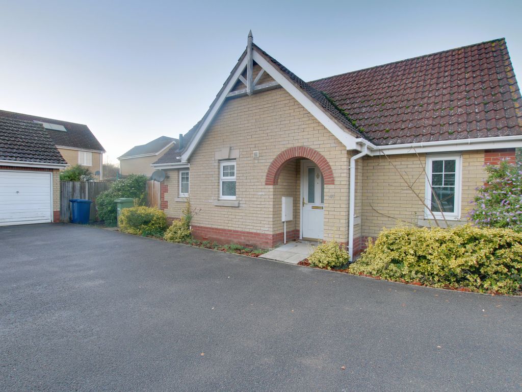 2 bed detached bungalow to rent in Foxglove Way, March PE15, £875 pcm