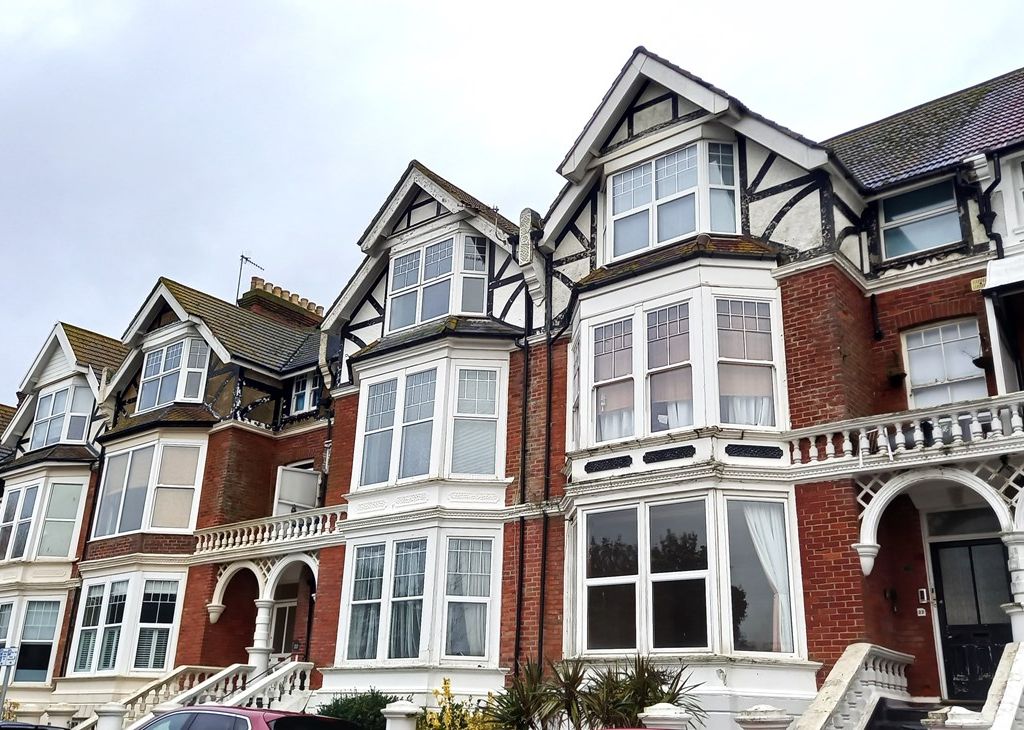 1 bed flat to rent in Park Road, BexhillOnSea TN39, £825 pcm Zoopla