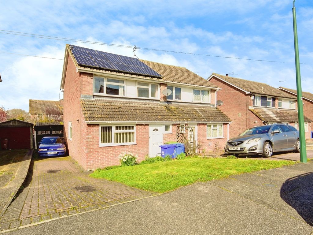 3 bed semidetached house for sale in Bradfield Avenue, Teynham