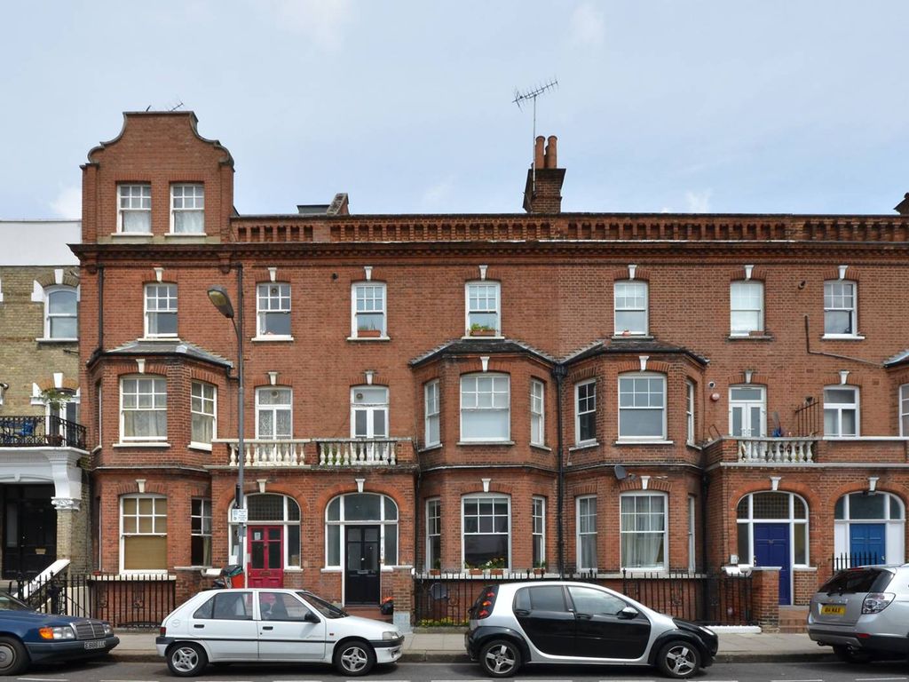2 bed flat for sale in Barons Court Road, Barons Court, London W14, £