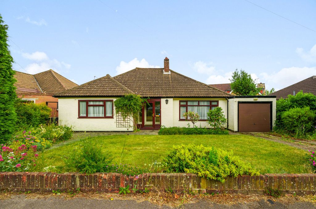2 bed bungalow for sale in Nightingale Way, Denham, Buckinghamshire UB9