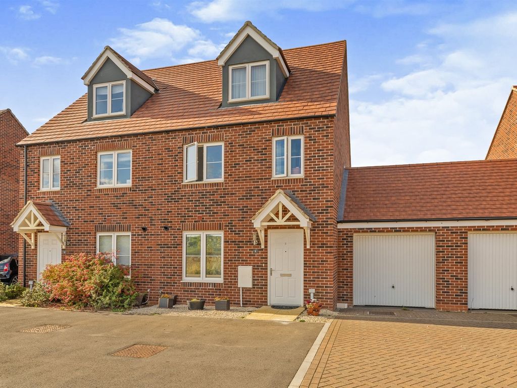 3 bed semidetached house for sale in Ash Drive, Bodicote, Banbury OX15