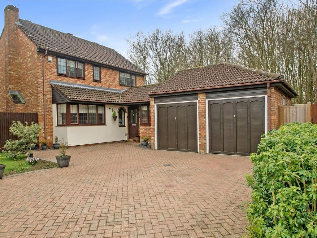 4 bed detached house for sale in Knights Close, Stortford CM23, £750,000 Zoopla
