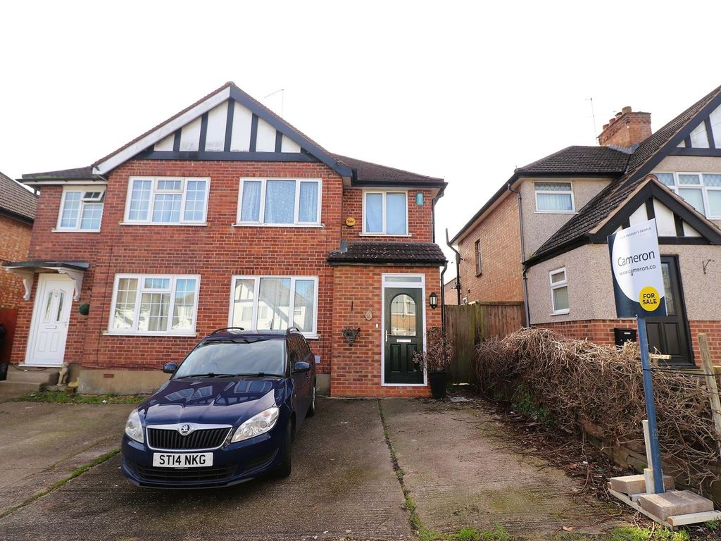 3 bed semidetached house for sale in Misbourne Road, Hillingdon
