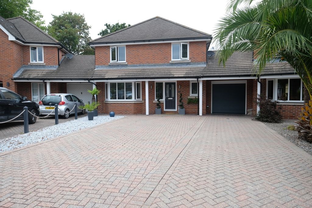 4 bed linkdetached house for sale in Maritime Avenue, Marchwood SO40