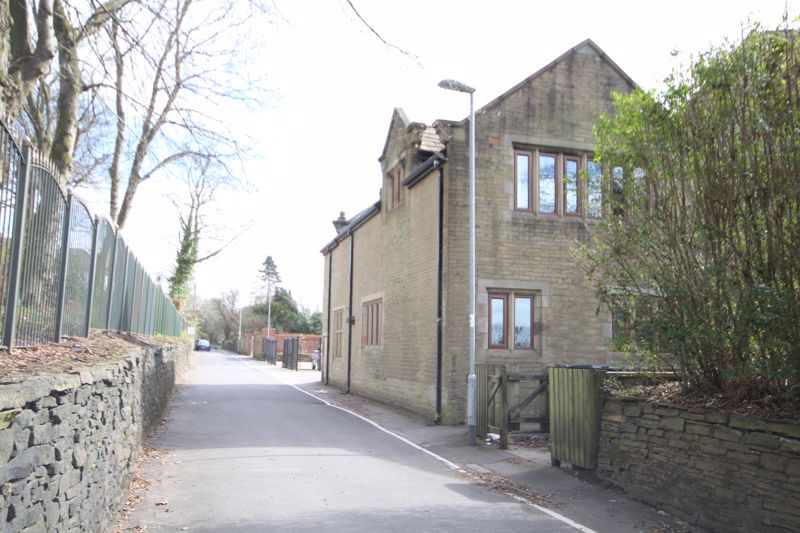 2 bed flat to rent in The Old Manor, Bentmeadows, Falinge, Rochdale