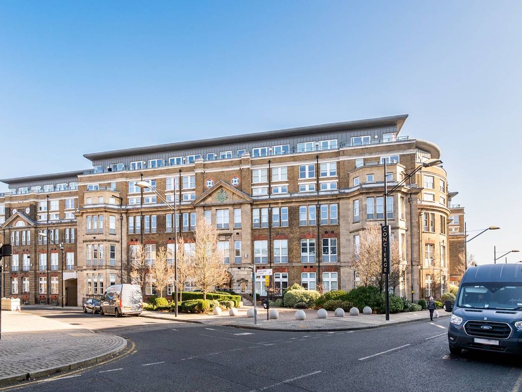 1 bed flat to rent in Cadogan Road, Woolwich, London SE18, £1,700 pcm