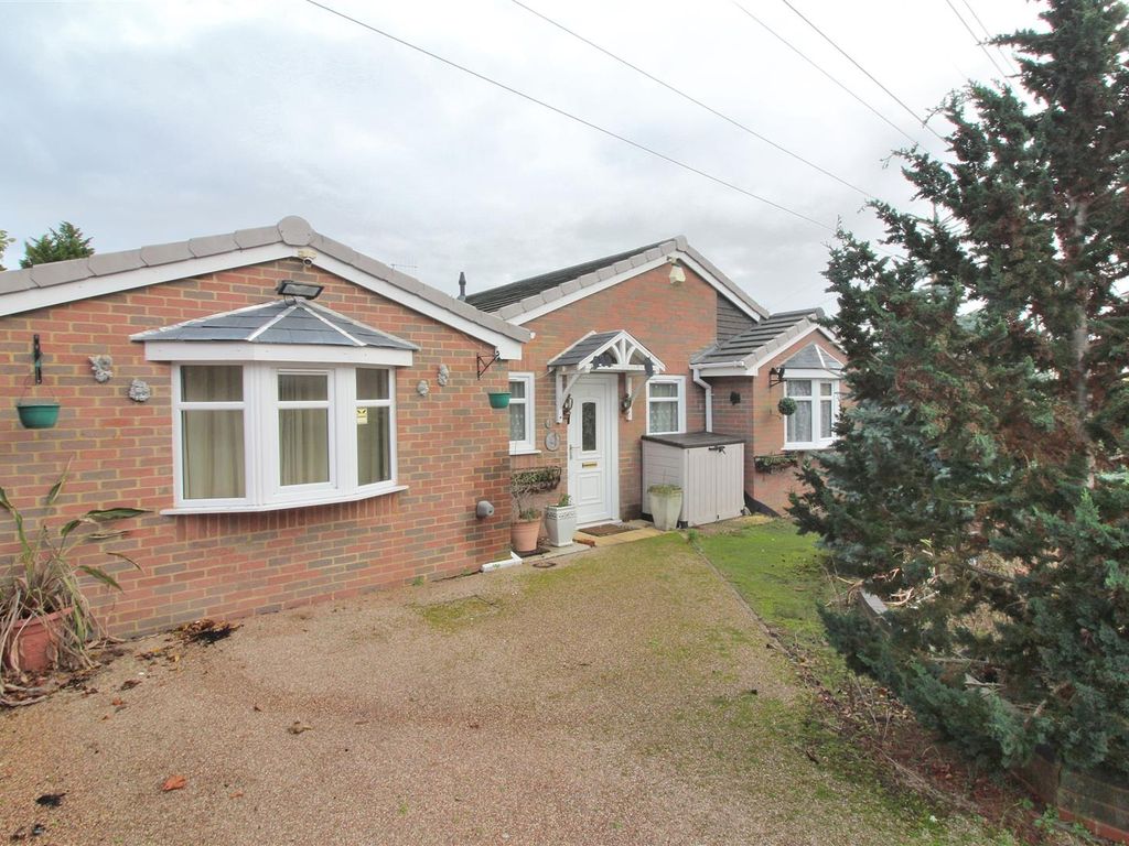 3 bed detached bungalow for sale in Whitworth Way, Irthlingborough