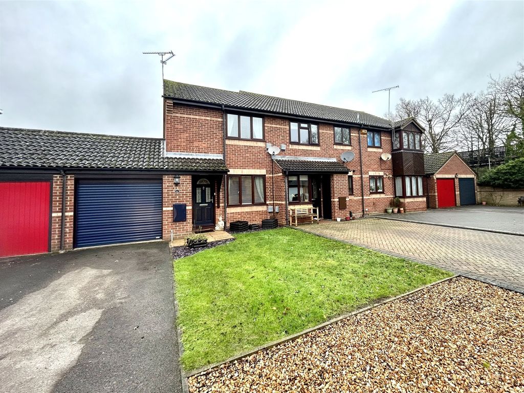 2 bed end terrace house for sale in Belvedere Walk, Winnersh, Wokingham