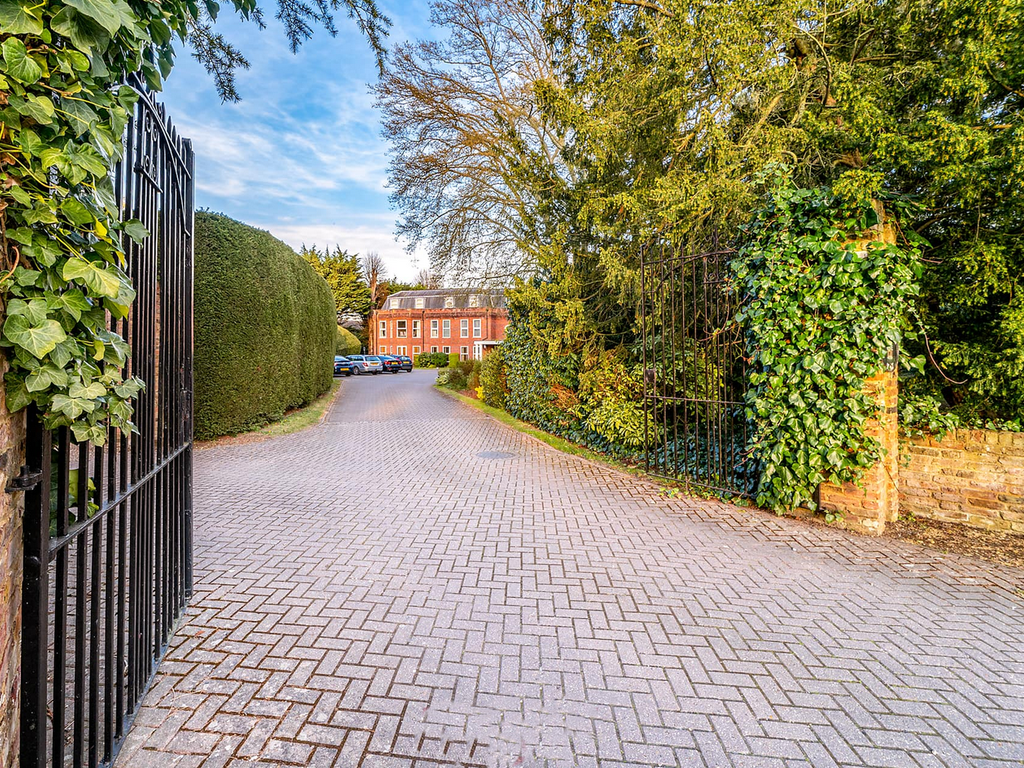 4 bed penthouse for sale in Burfield Road, Old Windsor, Windsor SL4, £