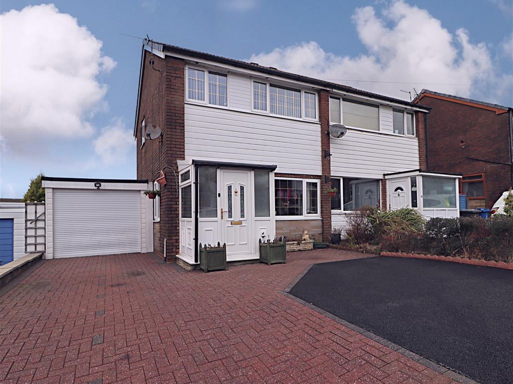 3 bed semidetached house for sale in Thorncliffe Drive, Darwen BB3