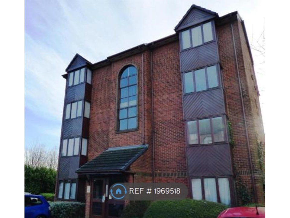 Studio to rent in Acton, London W3, £1,300 pcm Zoopla