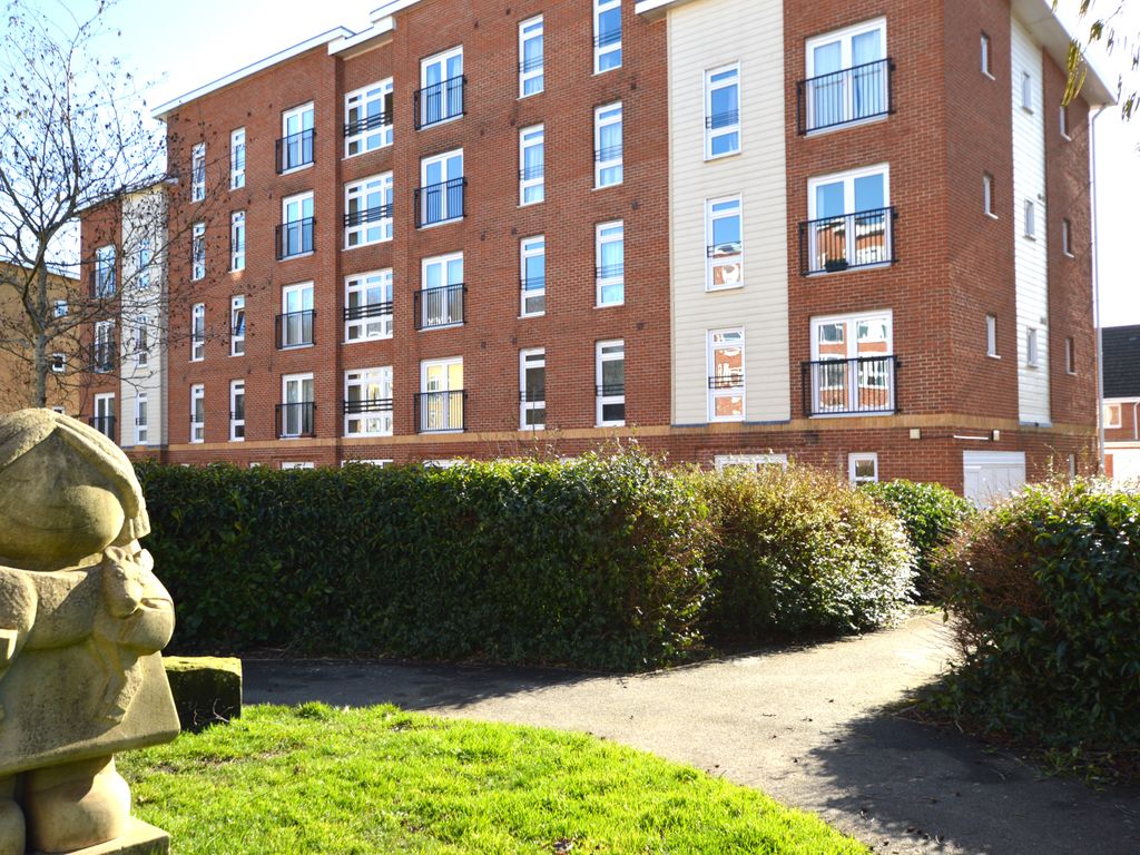 2 bed flat for sale in Little Hackets, Havant PO9 Zoopla