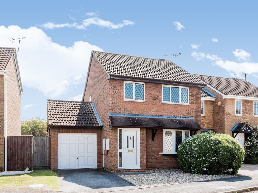 3 bed detached house for sale in Carman Close, Stratton, Swindon SN3