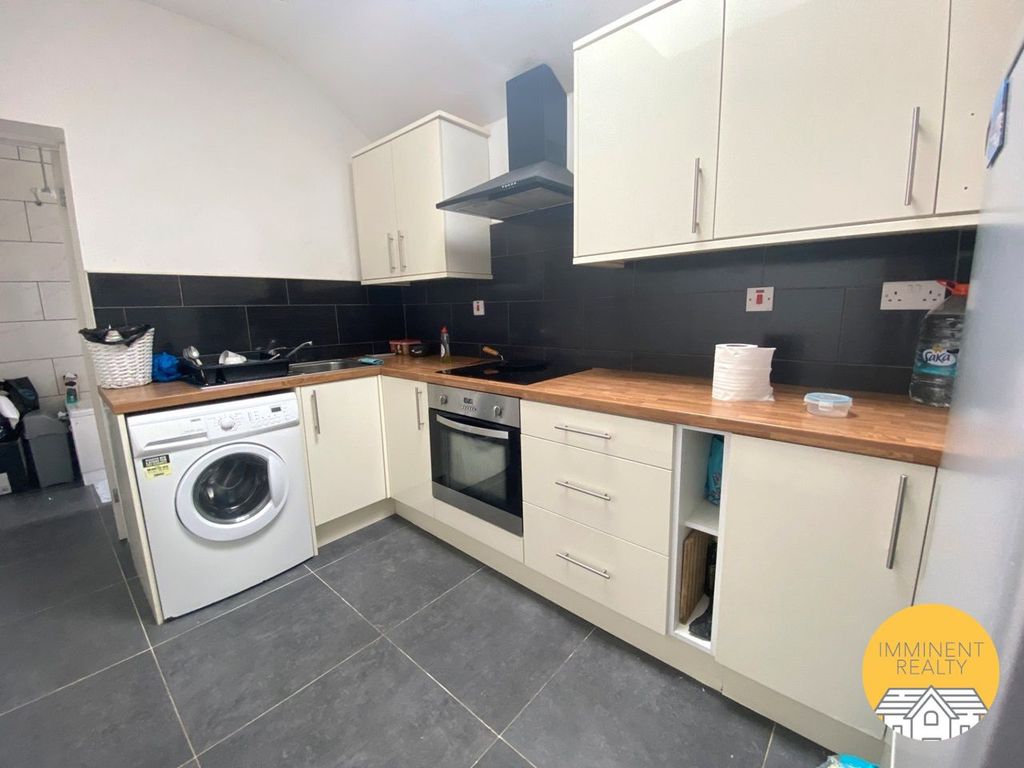 3 bed flat to rent in Devonshire Road, Smethwick B67, £1,200 pcm Zoopla