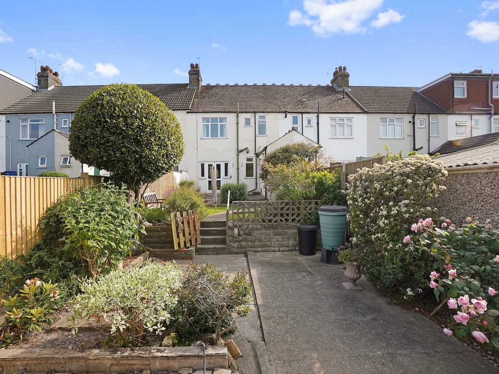 3 bed terraced house for sale in Osprey Avenue, Gillingham ME7, £