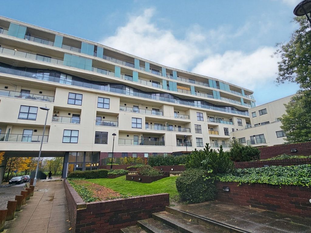 1 bed flat for sale in Walbrook Court, 2 Amias Drive, Edgware HA8, £