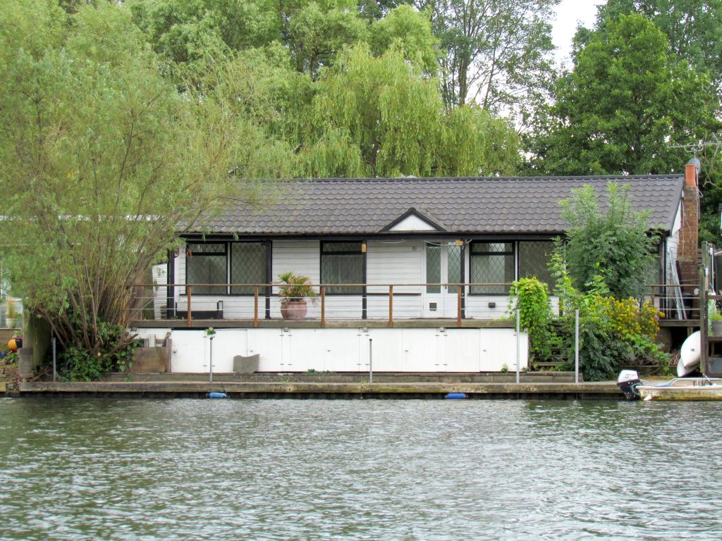 3 bed detached bungalow for sale in Thames Street, Hampton TW12 Zoopla